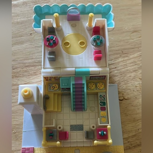 Pollyville Pizza Party Polly Pocket 1993 - Picture 3 of 3